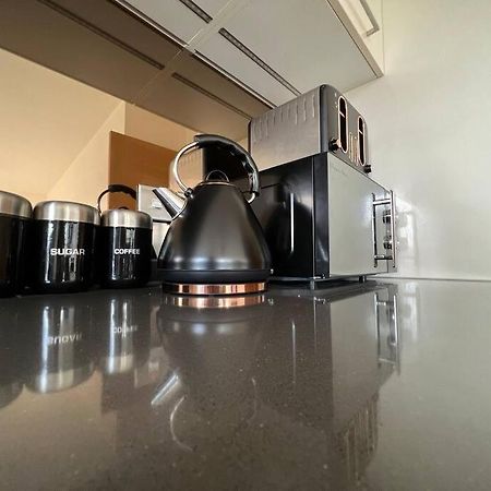 2 Bedroom Modern City Centre Bournemouth Apartment Bagian luar foto