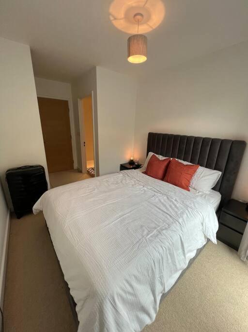 2 Bedroom Modern City Centre Bournemouth Apartment Bagian luar foto
