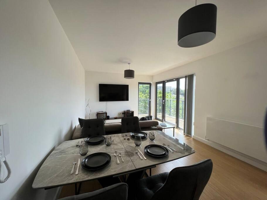 2 Bedroom Modern City Centre Bournemouth Apartment Bagian luar foto