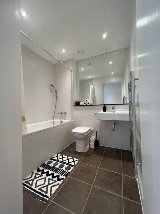 2 Bedroom Modern City Centre Bournemouth Apartment Bagian luar foto